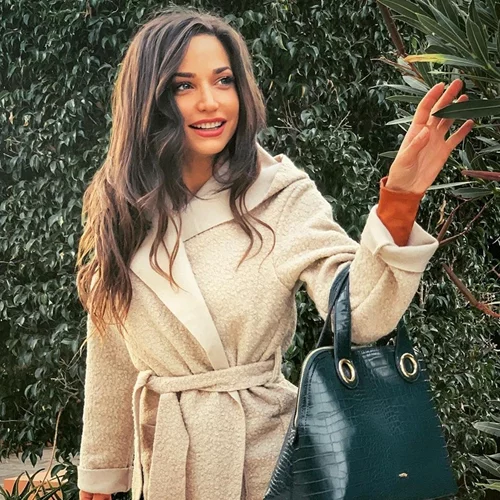 Κατερίνα Γερονικολού | Η τολμηρή εμφάνισή της σε βόλτα της στα μαγαζιά