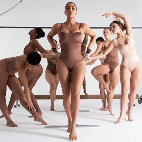 H Κim Kardashian φωτογραφίζεται για τη νέα σειρά του δικού της brand