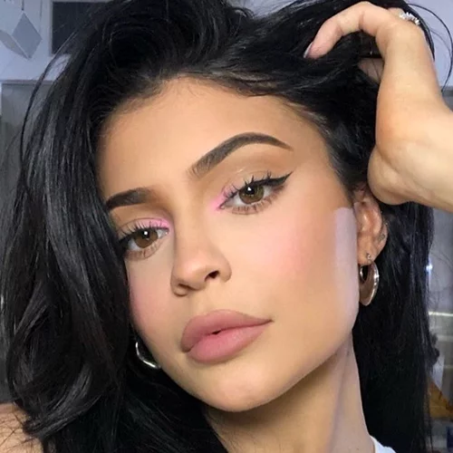H Kylie Jenner έβαψε για άλλη μια φορά τα μαλλιά της