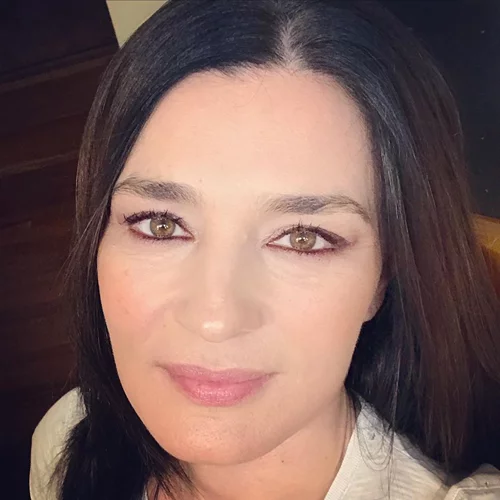 Η Μαρία Ναυπλιώτου «ξέσπασε» στα μαλλιά της αλλάζοντας τελείως το στυλ τους