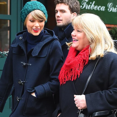 Taylor Swift | «Ενώ πάλευε με τον καρκίνο, μάθαμε ότι είχε όγκο στον εγκέφαλο»