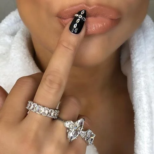 Η Jennifer Lopez είναι η βασίλισσα των trendy μανικιούρ και έχουμε αποδείξεις