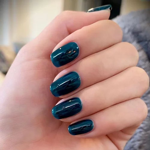 Ο πιο διάσημος celebrity manicurist αποκαλύπτει πώς να μην δημιουργούνται φουσκάλες στο μανικιούρ