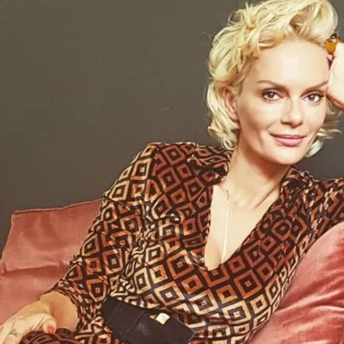 Έλενα Χριστοπούλου | Η εμφάνισή της με φλατ mules που ήταν πιο κομψά και από ψηλοτάκουνα