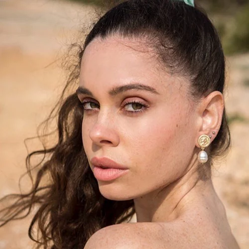 Η Ασημίνα Χαρίτου για τη φημολογούμενη σχέση με τον Νώντα Παπαντωνίου | «Εγώ δεν είμαι influencer με πλαστικές στη μύτη»