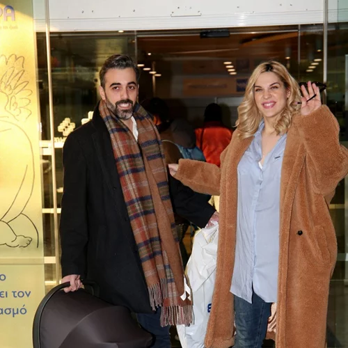 Μάντω Γαστεράτου | Η φωτογραφία με τον σύζυγό της και τον νεογέννητο γιο τους