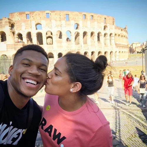 Γιάννης Αντετοκούνμπο | Δες τη σύντροφό του να ποζάρει με φουσκωμένη κοιλίτσα