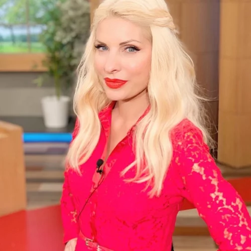 Ελένη Μενεγάκη | Μόλις φόρεσε το τέλειο outfit για του Αγίου Βαλεντίνου