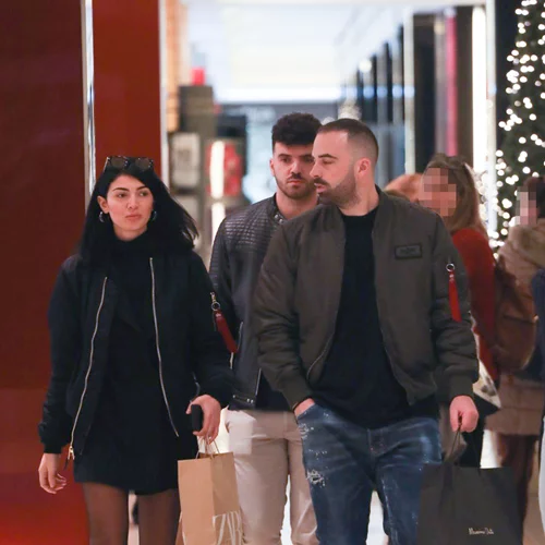 Κέισι Μίζιου | Το hot outfit σε έξοδο με τον αγαπημένο της και τη μητέρα της