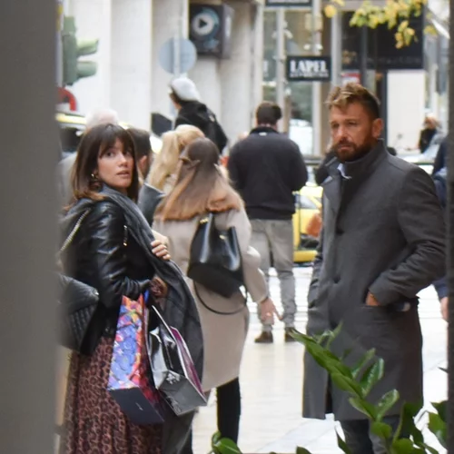 Νίκη Θωμοπούλου | Ακόμη μια πολύ στιλάτη εμφάνιση με τον Γιάννη Μαρακάκη λίγο πριν γεννήσει