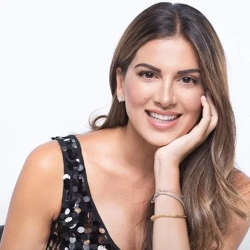 Αυτό το Zara look της Σταματίνας Τσιμτσιλή είναι τέλειο για το Σαββατοκύριακο