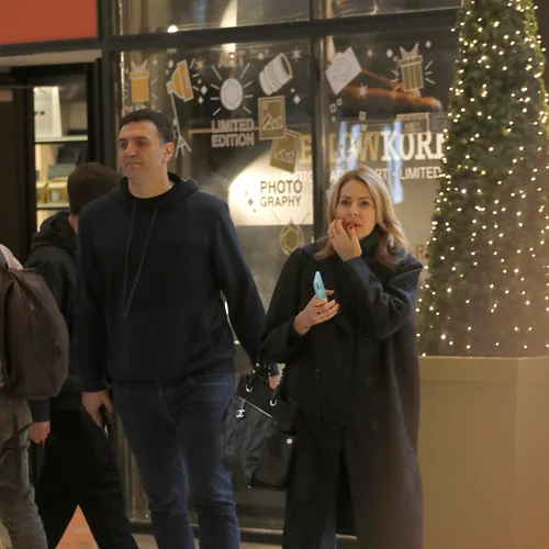 Τζένη Μπαλατσινού | Να τι φόρεσε αυτή τη φορά για να βγει με τον σύζυγό της