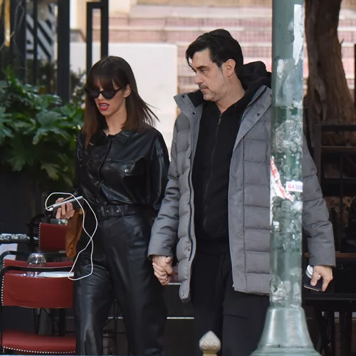 Χαρά Παππά-Burak Hakki | Βόλτα πιασμένοι χέρι-χέρι στο κέντρο της Αθήνας