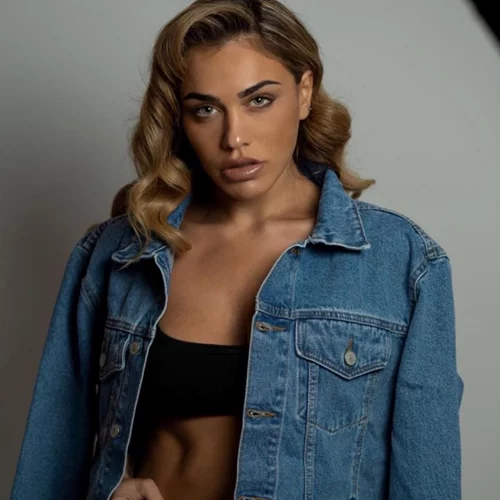 Κόνι Μεταξά | Ποζάρει και μάς δείχνει το εντυπωσιακό σπίτι της