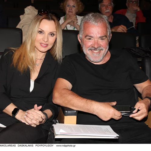 Πέγκυ Ζήνα και Γιώργος Λύρας | Φωτογραφίες από το minimal σπίτι τους στα νότια προάστια