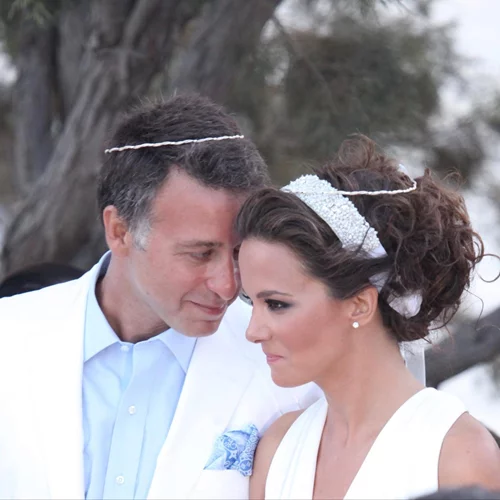 Στο σπίτι της Ελιάνας Χρυσικοπούλου και του Νικόλα Φαράκλα | Τα δεκάδες βιβλία, το playroom, και η "απουσία" σαλονιού