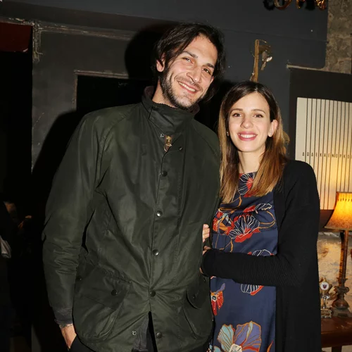 Αλεξάνδρα Ταβουλάρη | Το look σε θεατρική έξοδο με τον σύντροφό της λίγο πριν γίνουν γονείς για πρώτη φορά