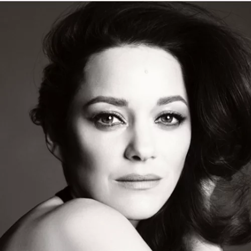 Η Marion Cotillard γίνεται για πρώτη φορά το πρόσωπο του εμβληματικού αρώματος CHANEL No5