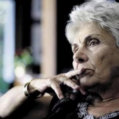 Κική Δημουλά | Στην εντατική η σπουδαία ποιήτρια