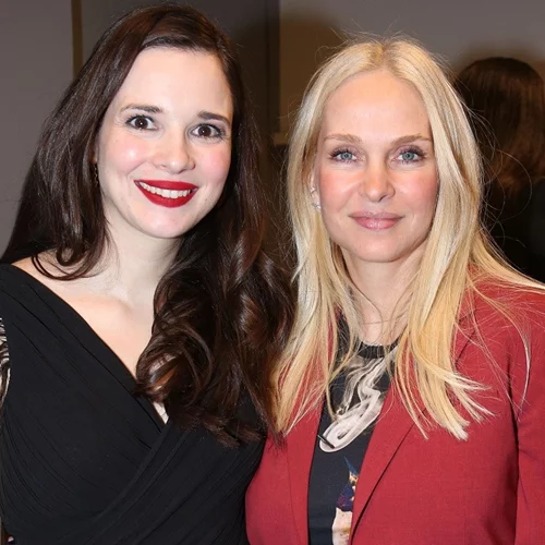 «Περηφάνια και προκατάληψη» | Οι εμφανίσεις των διάσημων γυναικών στην επίσημη πρεμιέρα της παράστασης