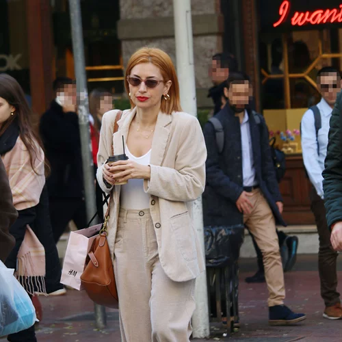 Τρέμε Emily Ratajkowski | Η Μαρία Ηλιάκη, οι καυτές πόζες στο Instagram και ο αυτοσαρκασμός