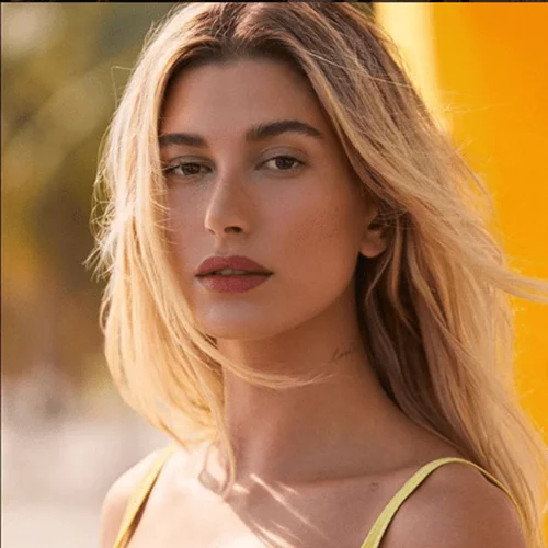 Hailey Bieber | 'Εκανε την πιο στιλάτη εμφάνιση του 2020