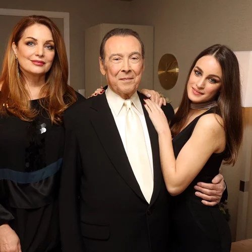 Mαρία Βοσκοπούλου | Η κόρη της Άντζελας Γκερέκου και του Τόλη Βοσκόπουλου μάς συστήνει τη γιαγιά της