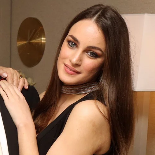 Μαρία Βοσκοπούλου | Ακόμα ένα νεαρό κορίτσι που υπέκυψε στην τάση του καρέ