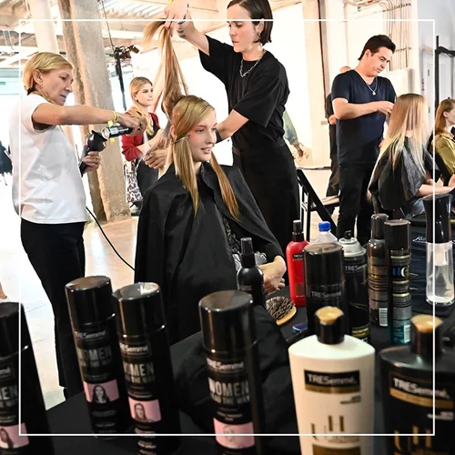 Ξέρουμε πώς θα μάθουμε από τώρα τα hair trends του επόμενου χειμώνα