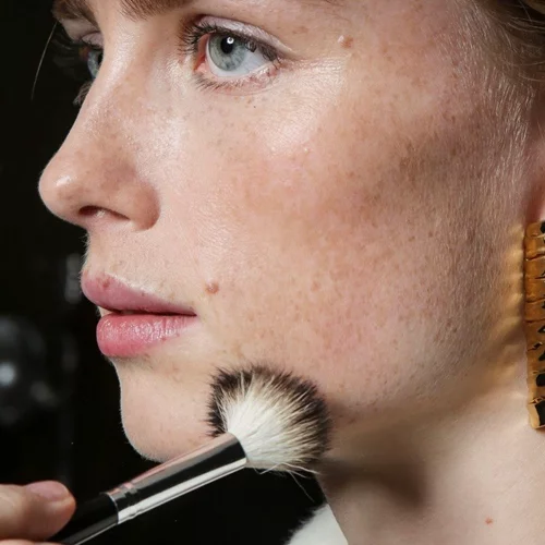 Το πιο καλυπτικό μέικ απ και όσα πρέπει να ξέρεις για μία αψεγάδιαστη επιδερμίδα