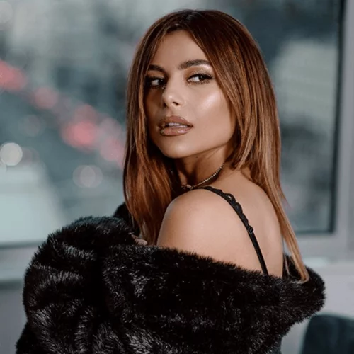 Η Ελευθερία Ελευθερίου κουρεύτηκε και άλλαξε χρώμα στα μαλλιά της