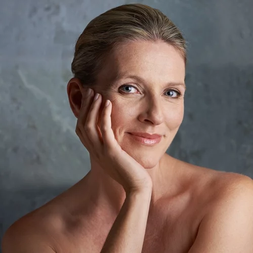 5 +1 συμβουλές ομορφιάς που όλες οι γυναίκες άνω των 50 πρέπει να γνωρίζουν