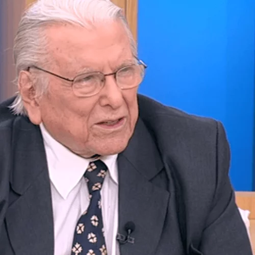 Κώστας Βουτσάς | Εσπευσμένα στο νοσοκομείο με λοίμωξη του αναπνευστικού