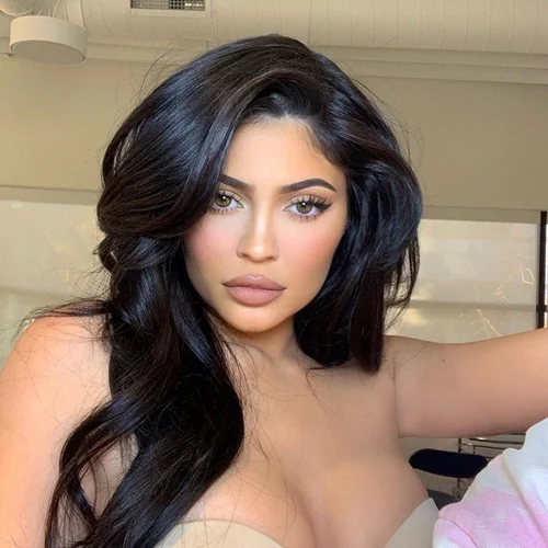 10 tips που κάνουν το foundation να μοιάζει με δέρμα