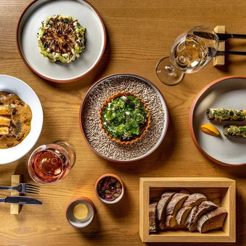 Μια ολοκαίνουργια bistronomy εμπειρία με γεύση ελληνική στην καρδιά της Αθήνας