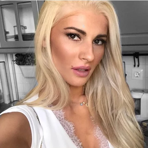 Όλγα Πηλιάκη | Έκοψε ΜΟΝΗ ΤΗΣ τα μαλλιά της! (vid)