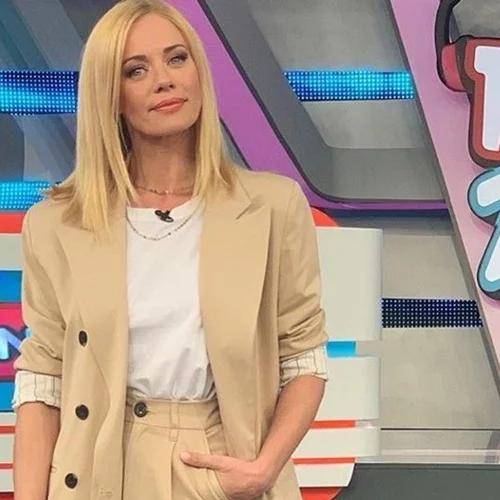 Ζέτα Μακρυπούλια | Yιοθέτησε την τάση της άνοιξης πού θα αντικαταστήσει το κλασσικό κοστούμι