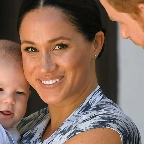 Επίθεση σε Harry και Meghan | Κακεντρεχείς και αδιάφοροι αν δεν φέρνουν τον Archie να δει τους συγγενείς του
