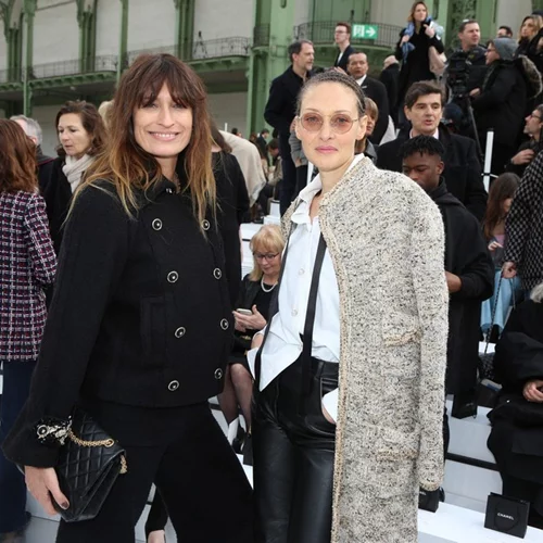 Chanel | Οι stylish front row καλεσμένοι της Virginie Viard που αξίζει να δεις