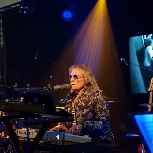 Πέθανε ο Γάλλος τραγουδιστής Christophe