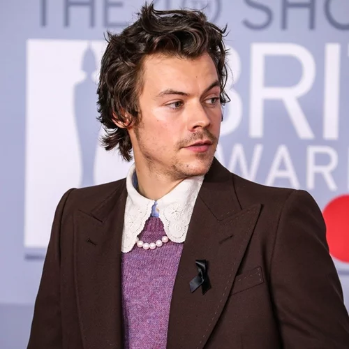 Το Twitter 'ερωτεύτηκε' το νέο look του Harry Styles