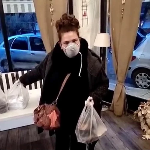 Σοφία Βογιατζάκη | Μοιράζει φαγητό στις ευπαθείς ομάδες (video)