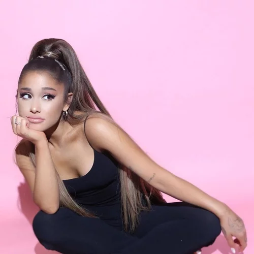 Ariana Grande | Είδαμε τα φυσικά μαλλιά της κι ακόμα δεν έχουμε συνέλθει από το σοκ