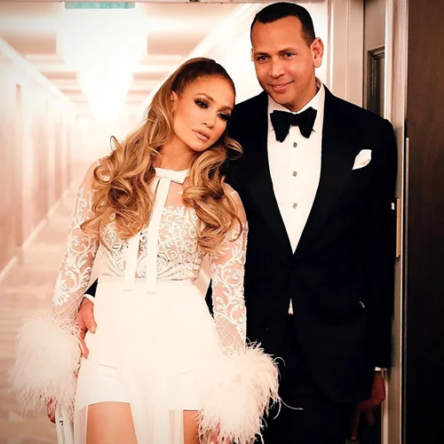 Πληγωμένη δηλώνει η Jennifer Lopez με τη ματαίωση του γάμου της