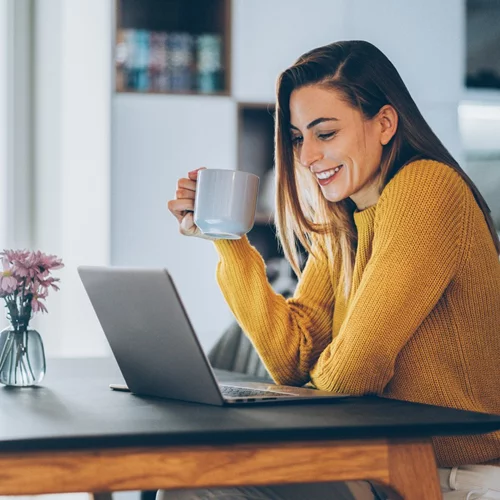 Συμβουλές για παραγωγική εργασία από το σπίτι με θετική διάθεση