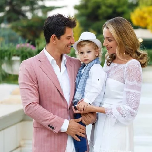 Ο μικρός γιος του Σάκη Ρουβά κερδίζει το βραβείο της καλύτερης αποκριάτικης στολής για φέτος