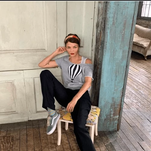 Μέσα στο μποέμ σπίτι της Helena Christensen