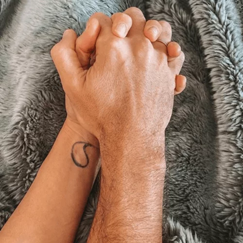 Ζευγάρι της ελληνικής showbiz ανακοίνωσε πως νίκησε τον κορονοϊό