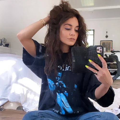 Ήρθε η ώρα να αγαπήσουμε τα φυσικά μας μαλλιά! Δες πως είναι τώρα στο σπίτι τους οι celebrities