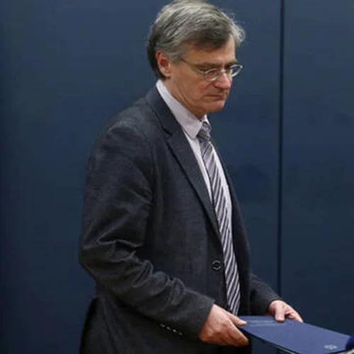 Κορονοϊός: Ηχηρό "καμπανάκι" Τσιόδρα | "Κάθε κρούσμα δίνει άλλο ένα - Ανησυχία της επιτροπής των ειδικών"